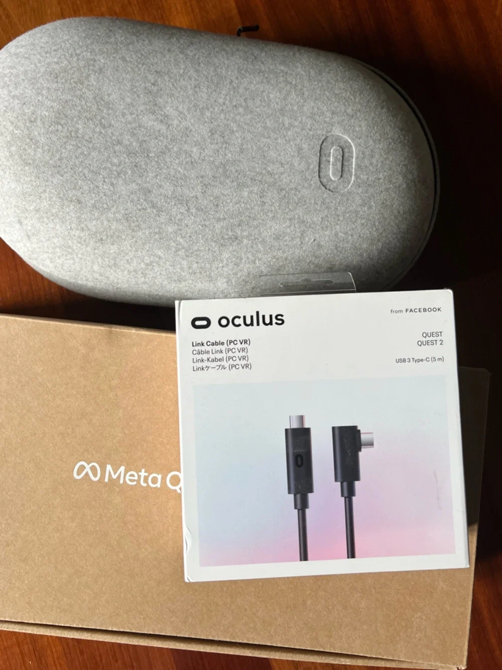 Oculus Quest 2 All-in-One VR Headset with White Controllers with Link Cable